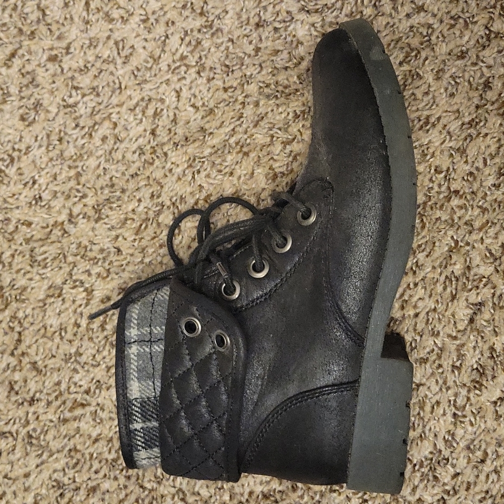 Boots - Picture 2 of 3